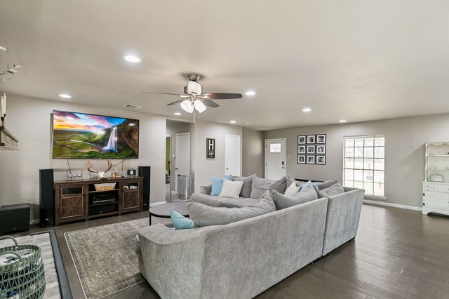 214 Center Street, Whitesboro, TX 76273