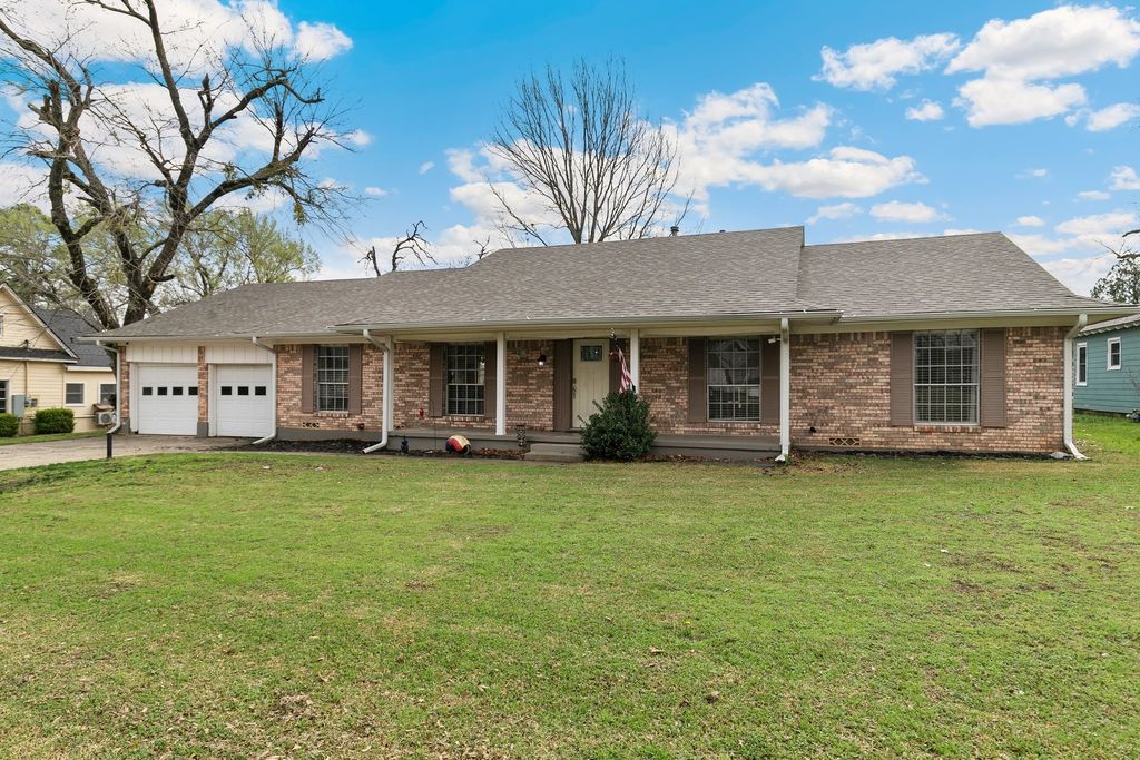 214 Center Street, Whitesboro, TX 76273