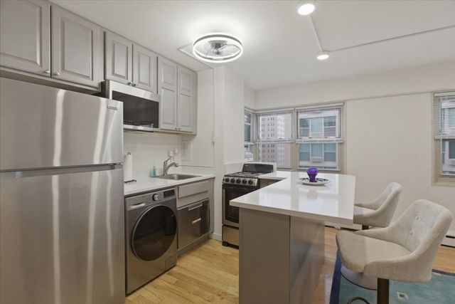 5630 N Sheridan Road S1101, Chicago, IL 60660