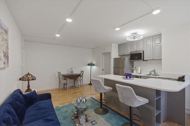 5630 N Sheridan Road S1101, Chicago, IL 60660