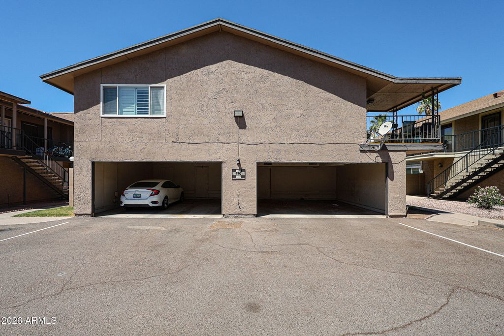 Image 15 of property listing at 1217 N GRANITE REEF Road, Scottsdale, AZ 85257