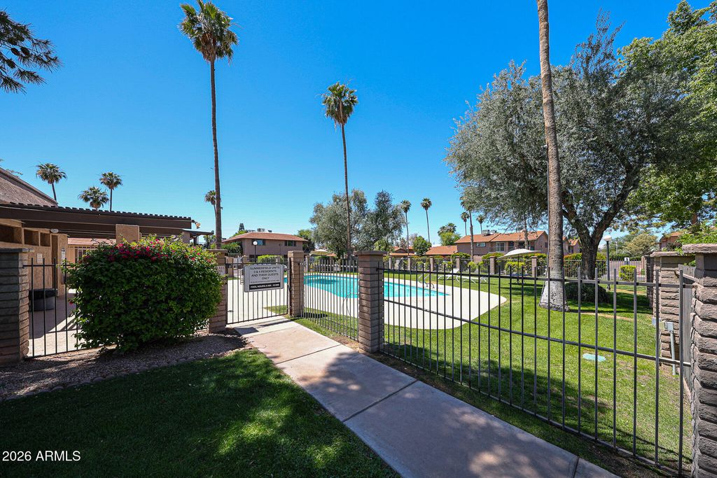 Image 18 of property listing at 1217 N GRANITE REEF Road, Scottsdale, AZ 85257