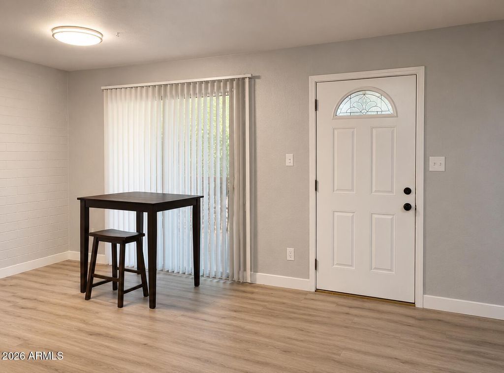 Image 3 of property listing at 1217 N GRANITE REEF Road, Scottsdale, AZ 85257