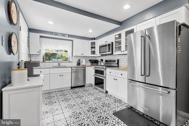 14 WINDSOR CIR, Springfield, PA 19064