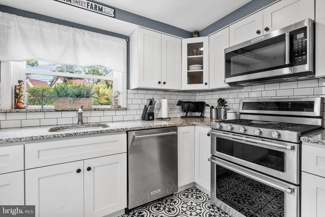 14 WINDSOR CIR, Springfield, PA 19064