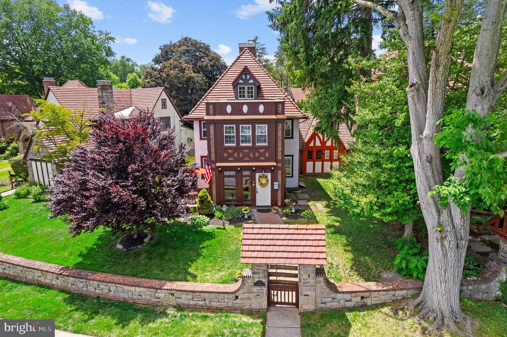 14 WINDSOR CIR, Springfield, PA 19064