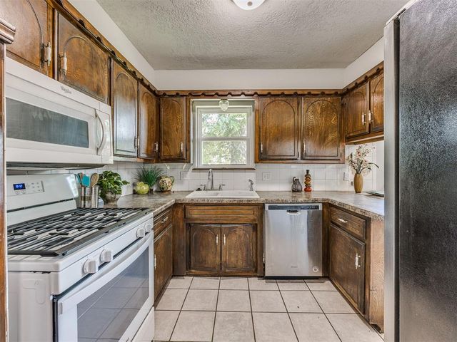 1049 SW 3rd Street, Moore, OK 73160
