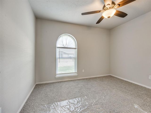 1049 SW 3rd Street, Moore, OK 73160