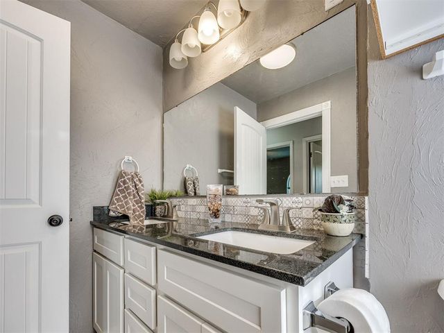 1049 SW 3rd Street, Moore, OK 73160
