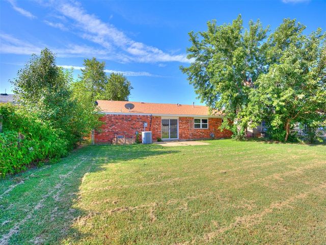1049 SW 3rd Street, Moore, OK 73160