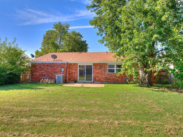 1049 SW 3rd Street, Moore, OK 73160