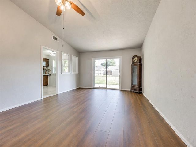 1049 SW 3rd Street, Moore, OK 73160
