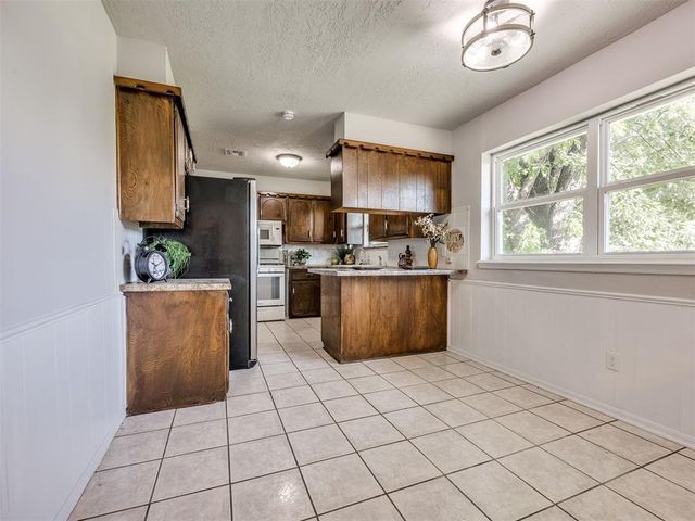 1049 SW 3rd Street, Moore, OK 73160
