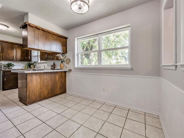 1049 SW 3rd Street, Moore, OK 73160