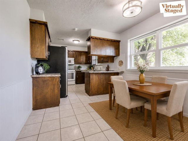 1049 SW 3rd Street, Moore, OK 73160