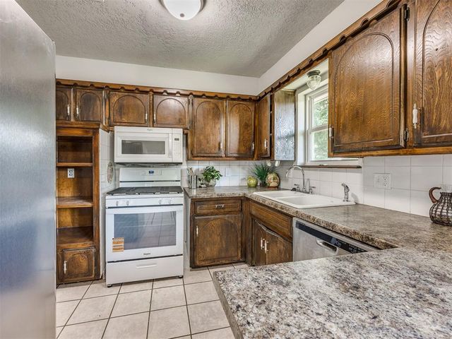 1049 SW 3rd Street, Moore, OK 73160