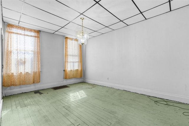 256 E Meyers St, Carrick, PA 15210