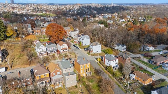 256 E Meyers St, Carrick, PA 15210