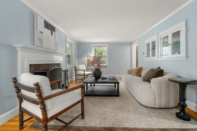 42 Sheridan Rd, Wellesley, MA 02481