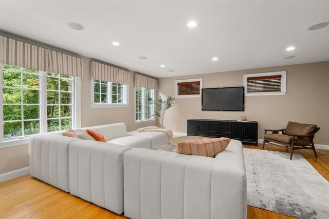 42 Sheridan Rd, Wellesley, MA 02481