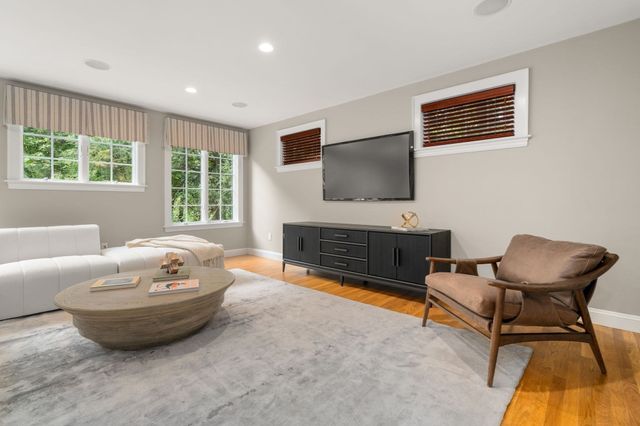 42 Sheridan Rd, Wellesley, MA 02481