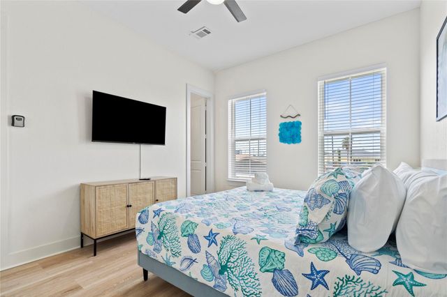 5745 Avenue R, Galveston, TX 77551
