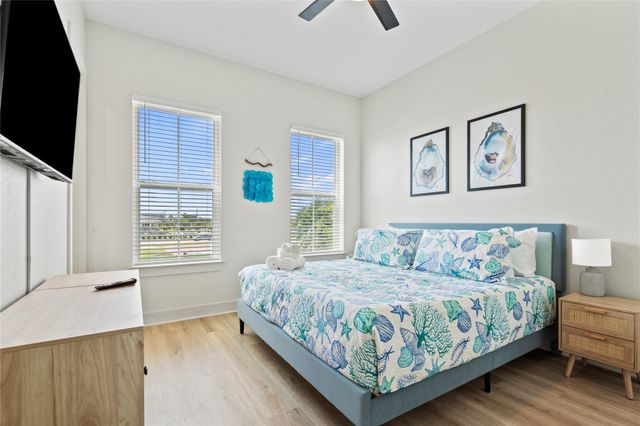 5745 Avenue R, Galveston, TX 77551
