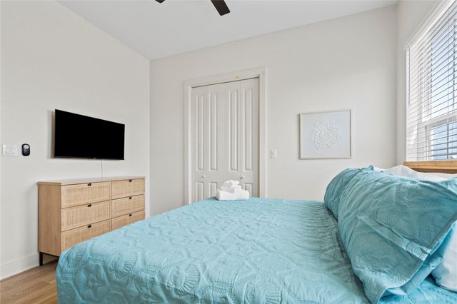 5745 Avenue R, Galveston, TX 77551