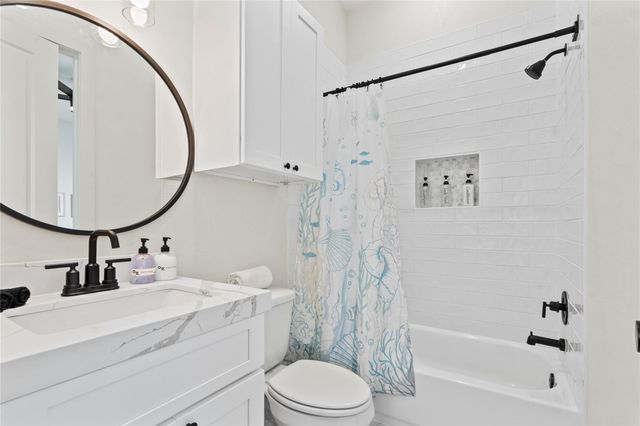 5745 Avenue R, Galveston, TX 77551