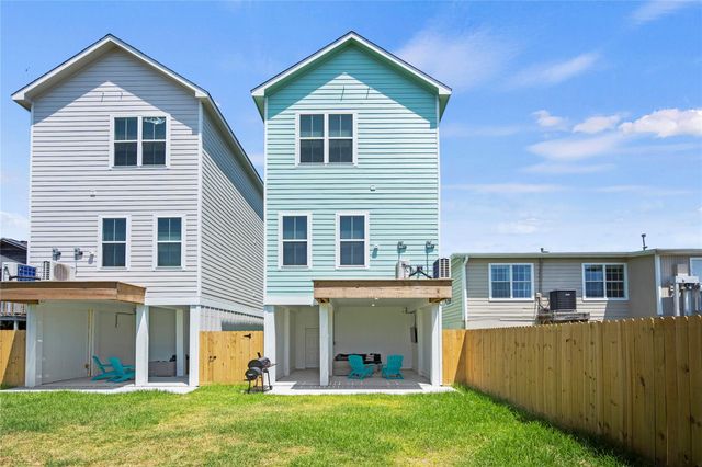 5745 Avenue R, Galveston, TX 77551