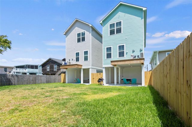5745 Avenue R, Galveston, TX 77551