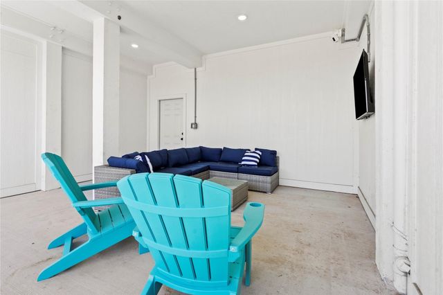 5745 Avenue R, Galveston, TX 77551