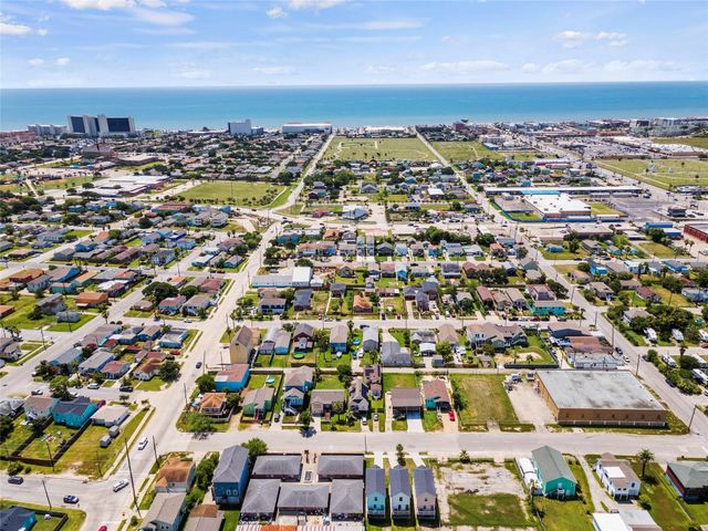 5745 Avenue R, Galveston, TX 77551