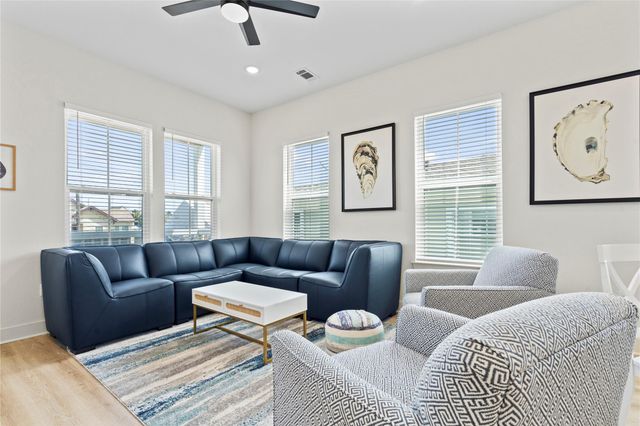 5745 Avenue R, Galveston, TX 77551