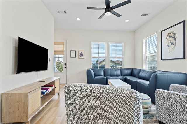 5745 Avenue R, Galveston, TX 77551