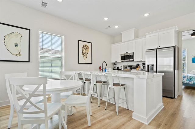 5745 Avenue R, Galveston, TX 77551