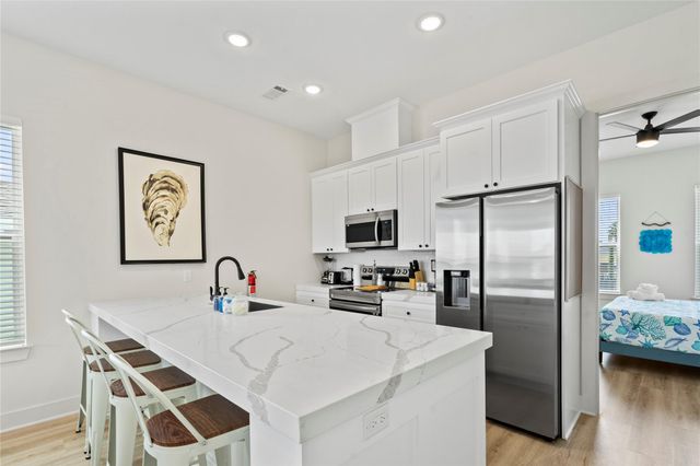 5745 Avenue R, Galveston, TX 77551