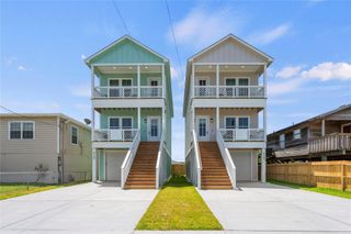 5745 Avenue R, Galveston, TX 77551