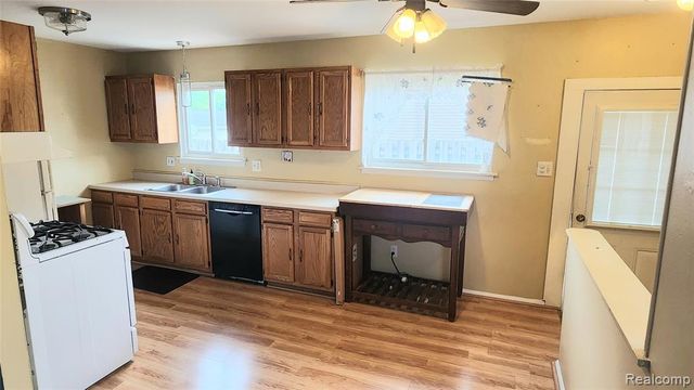 331 Detroit Street, Trenton, MI 48183