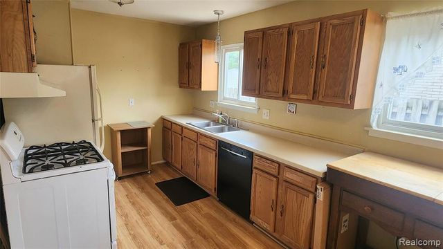 331 Detroit Street, Trenton, MI 48183