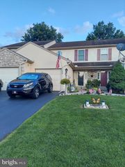 108 MOORLAND CT, Lititz, PA 17543