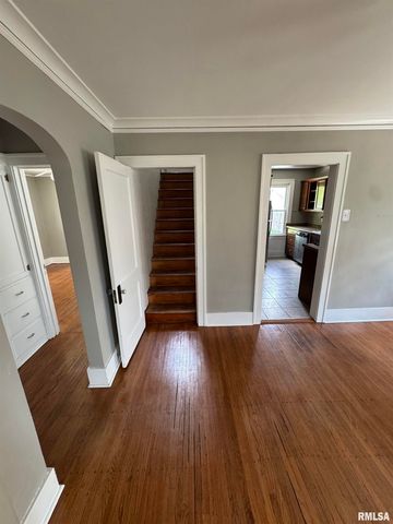 715 W CORRINGTON Avenue, Peoria, IL 61604
