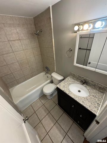 715 W CORRINGTON Avenue, Peoria, IL 61604