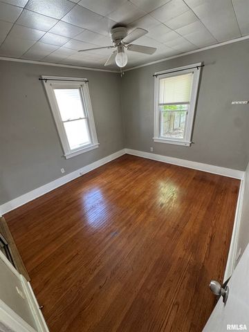 715 W CORRINGTON Avenue, Peoria, IL 61604