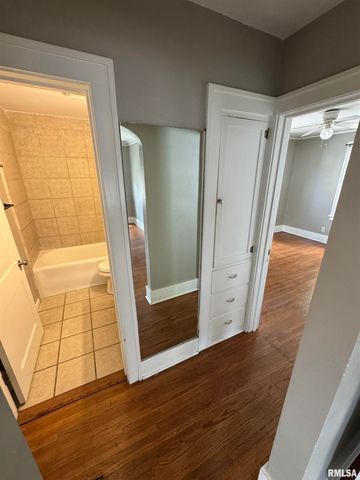 715 W CORRINGTON Avenue, Peoria, IL 61604