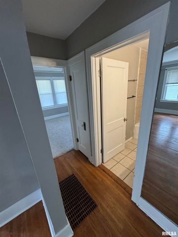 715 W CORRINGTON Avenue, Peoria, IL 61604