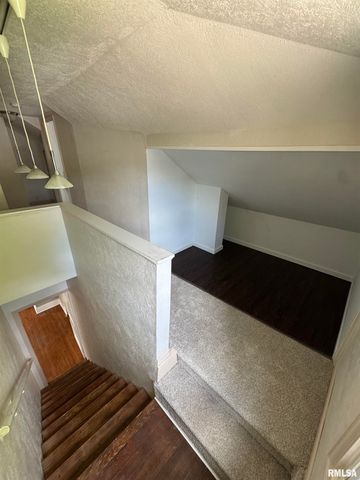 715 W CORRINGTON Avenue, Peoria, IL 61604
