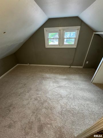 715 W CORRINGTON Avenue, Peoria, IL 61604
