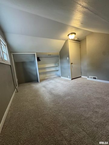 715 W CORRINGTON Avenue, Peoria, IL 61604