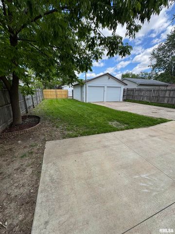 715 W CORRINGTON Avenue, Peoria, IL 61604